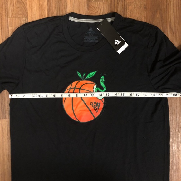 🏀 NWT Adidas Basketball NYC Take A Bite T-Shirt - Picture 7 of 7